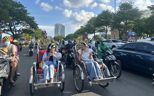 Da Nang introduces multilingual audio guides on cyclo tours