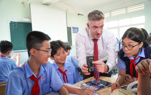 Using AI among solutions to make English a second language in Vietnam