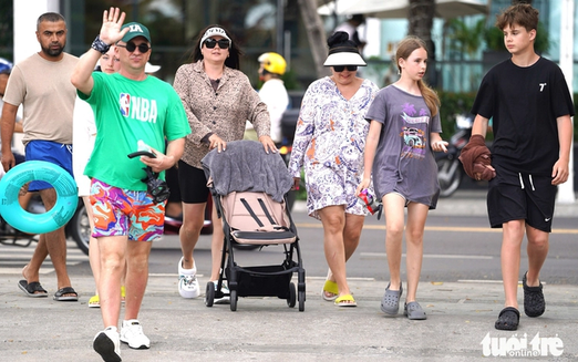 Can foreigners apply for Vietnamese citizenship after living in Vietnam for over 3 years?