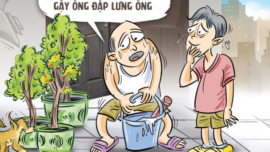 Người đàn ông lấn chiếm vỉa hè bị 'gậy ông đập lưng ông'