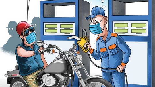 Đại gia 'đổ đầy bình', nhân viên cây xăng choáng váng