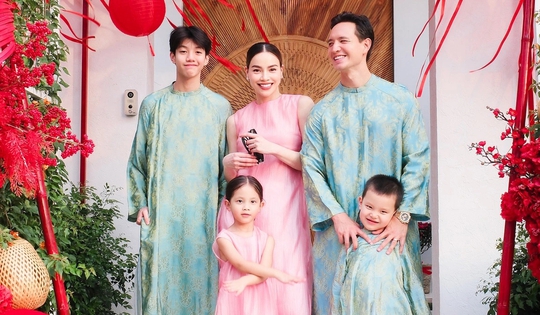 Sao Việt rộn ràng đón Tết: Dát hoa kín biệt thự, khoe sắc áo dài