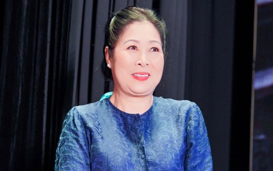 NSND Hồng Vân: 'Người ta đồn tôi rửa tiền, thật ra là đi cày nuôi sân khấu'