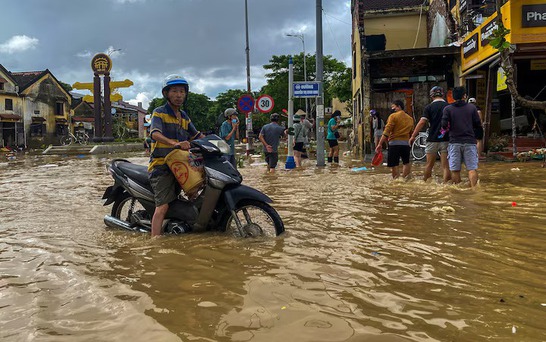 Floods hit Vietnam again, killing at least 8, hindering coffee harvest
