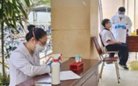 Ba học sinh cùng trường ở TP.HCM mắc não mô cầu, một em tử vong