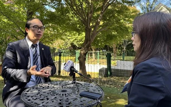 Góp ý văn kiện Đại hội Đảng XIV: Người Việt Nam ở nước ngoài - Sứ giả văn hóa, cầu nối phát triển