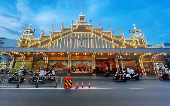 Chợ 100 năm tuổi ở TP.HCM ‘thay áo mới’ dịp 50 năm thành phố mang tên Bác