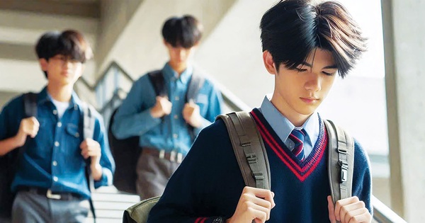 Mang vác ba lô quá nặng ảnh hưởng thế nào đến sức khỏe học sinh?