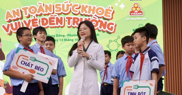 Học sinh Trường THCS Rạng Đông tìm hiểu bí quyết vui khỏe đến trường