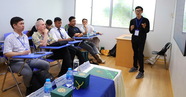 Lecturer teaching in English classroom