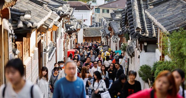 South Korea to offer visa-free entry to Chinese tourists from late September