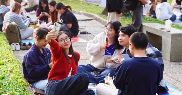 Gallery - In photos: Residents chill out amid rare cool spell in Ho Chi Minh City