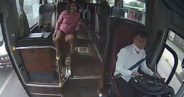 Vietnam&rsquo;s bus driver fined $190 after using phone while driving