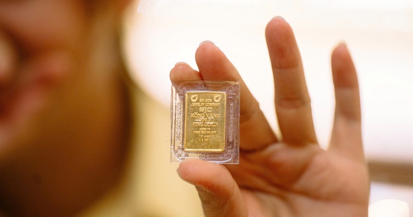 Vietnam gold prices hit record $7,300 per tael as global bullion tops $5,600