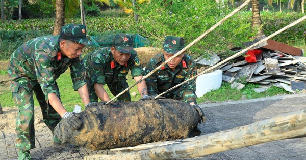 Vietnam&rsquo;s Ca Mau hands over 1.5 tonnes of war-era bombs