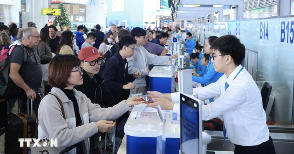 Noi Bai, Tan Son Nhat airports expect record passenger volumes during Tet