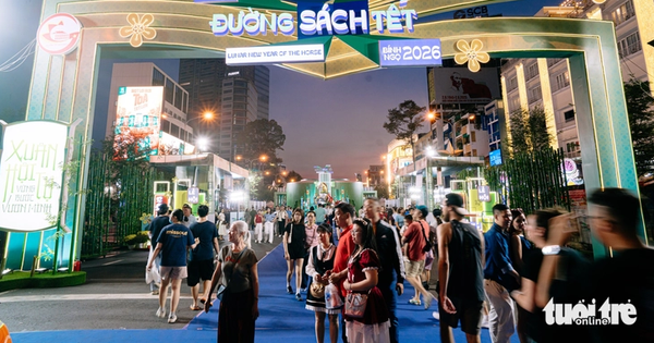 Music, color, books delight foreign visitors at Ho Chi Minh City&rsquo;s Tet Book Street Festival