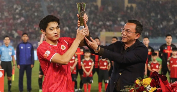 Gallery - Vietnam’s Dinh Bac receives Asian U23 Golden Boot as late goal ruled out in V.League 1 win