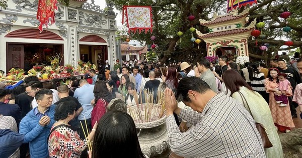 Gallery - Japanese ambassador embraces Vietnamese Tet through travel, cuisine, culture