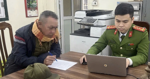 Hanoi motorbike taxi driver admits overcharging foreign tourist, issues apology, refund