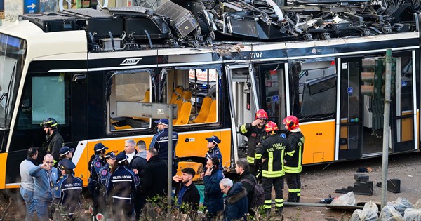 Gallery - Tram derails in central Milan leaving two dead, 40 injured