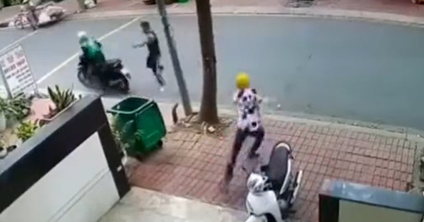 Bị bắt quả tang, hai tên trộm xe máy bị vụt không trượt phát nào