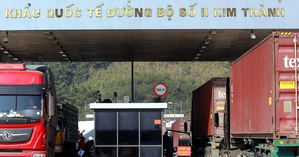 Vietnam delays new food safety rules until mid-April, easing congestion at border gates