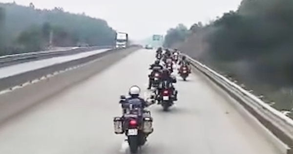 11 foreign motorcyclists fined for riding on expressway in northern Vietnam
