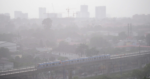 Gallery - Unseasonal rain drenches Ho Chi Minh City