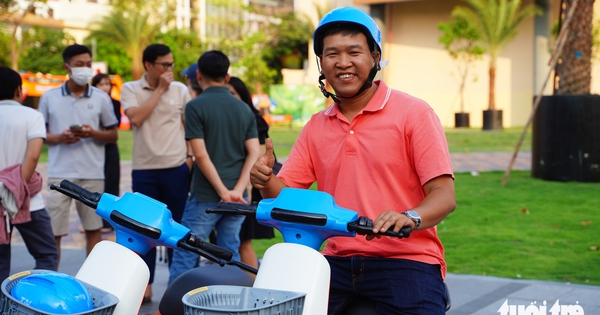 Gallery - Ho Chi Minh City residents embrace free public e-bikes