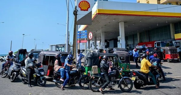Sri Lanka Cuts Work Week to Conserve Fuel Amid Middle East War Fears