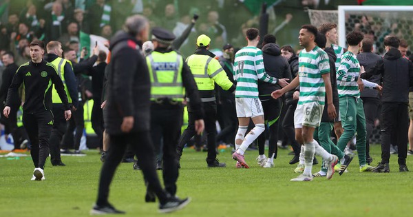 Gallery - Fans clash after Celtic beat Rangers in Scotland's 'Old Firm' soccer derby