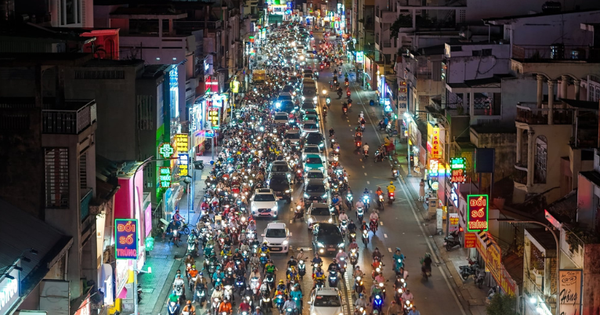 Red-light saga in Vietnamese traffic: Faster by a second, slower by a lifetime