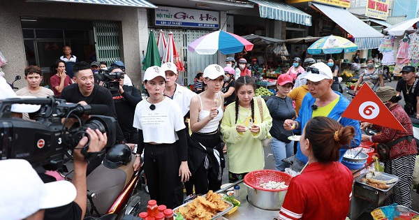 Bản tin TV Show ngày 23/7: Huỳnh Lập làm phụ bếp, Lynk Lee bội thực ...