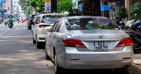Car parking chaos grips downtown Ho Chi Minh City