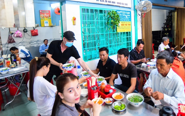 Bán tô phở, chai nước suối có phải xuất hóa đơn bán lẻ?