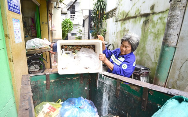 Báo Tuổi Trẻ cùng PRO Việt Nam ‘gửi mùa xuân’ đến người thu gom rác