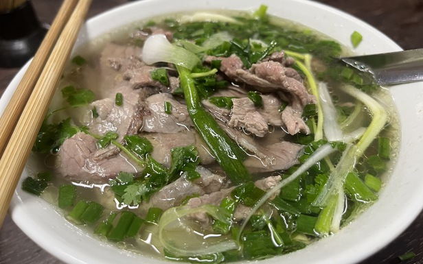 Phở gia truyền 49A Bát Đàn nức tiếng, từ phố cổ Hà Nội sang Úc