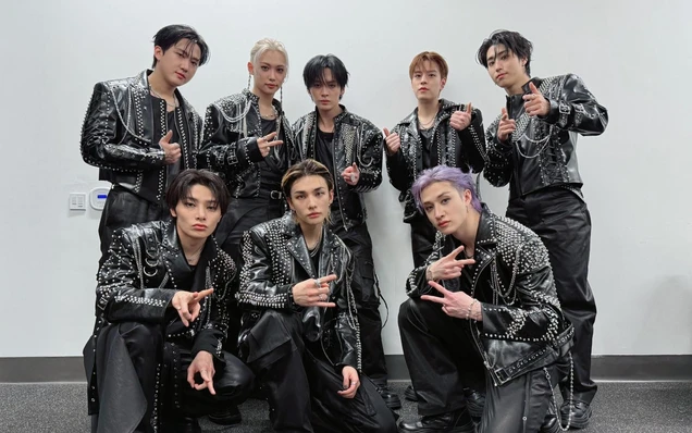 Stray Kids lập kỷ lục mới trong lịch sử K-Pop, Park Bo Gum đối đầu Lee Junho tại APAN Awards