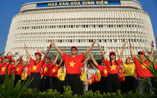 5.000 sinh viên thành phố hòa ca Đất nước trọn niềm vui