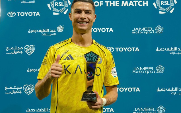 Ronaldo lập cú đúp, chạm mốc 967 bàn thắng