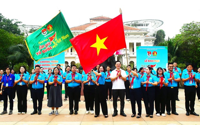 Khai mạc Hành trình Em yêu Tổ quốc Việt Nam