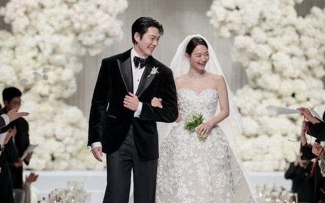 Bóc giá váy cưới và trang sức của Shin Min Ah trong lễ kết hôn