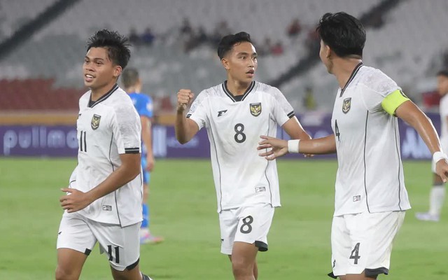 U23 Indonesia thắng tối thiểu Philippines nhờ bàn phản lưới nhà