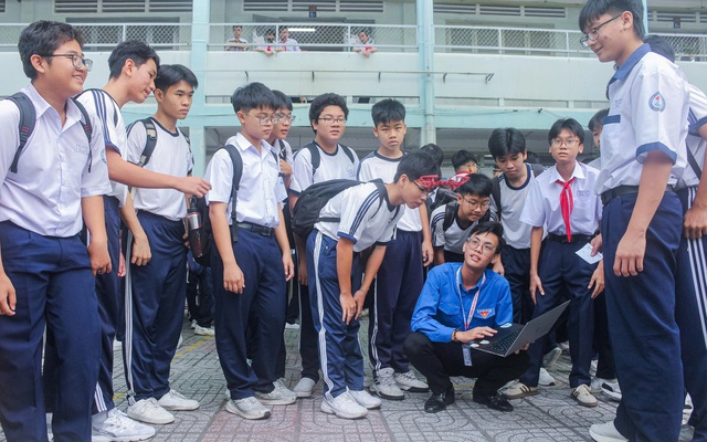 Học sinh Trường THCS Độc Lập thích thú tham gia Ngày hội Khoa học Sci-me