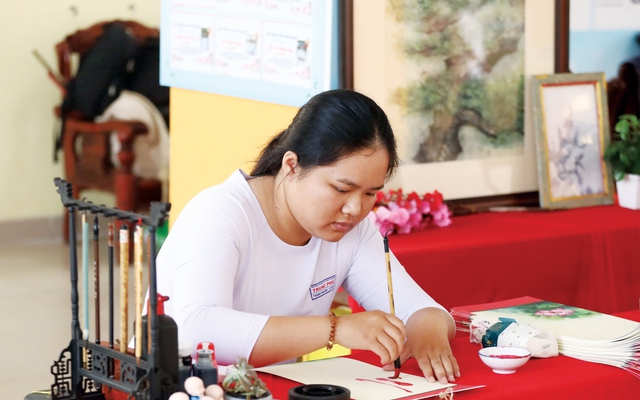 Gặp gỡ cô bạn yêu thư pháp và khởi nghiệp kinh doanh với bánh mì