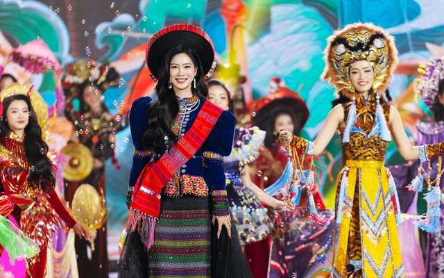 Bảo Ngọc, Minh Kiên cùng thí sinh Miss World Vietnam tôn vinh văn hoá Việt qua thời trang và vũ điệu