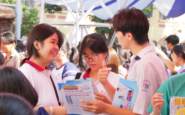 Check-in Trường THPT Nguyễn Du, THPT Marie Curie, teen bất ngờ với loạt trải nghiệm khoa học, công nghệ