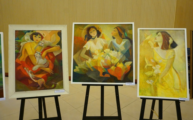 Tôn vinh vẻ đẹp người phụ nữ với triển lãm ‘Sắc màu cảm xúc’