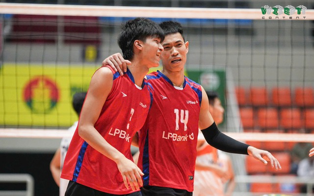 Bóng chuyền nam: Tân binh TP.HCM bất ngờ đánh bại LPBank Ninh Bình 3-0